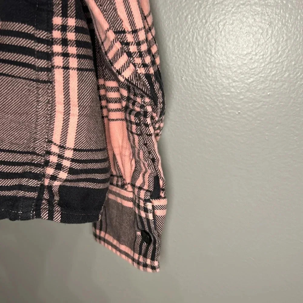 Levi's Maple Cotton Plaid Utility Shirt, Sz M, Pink, Navy Blue Cropped Flannel - Picture 6 of 7